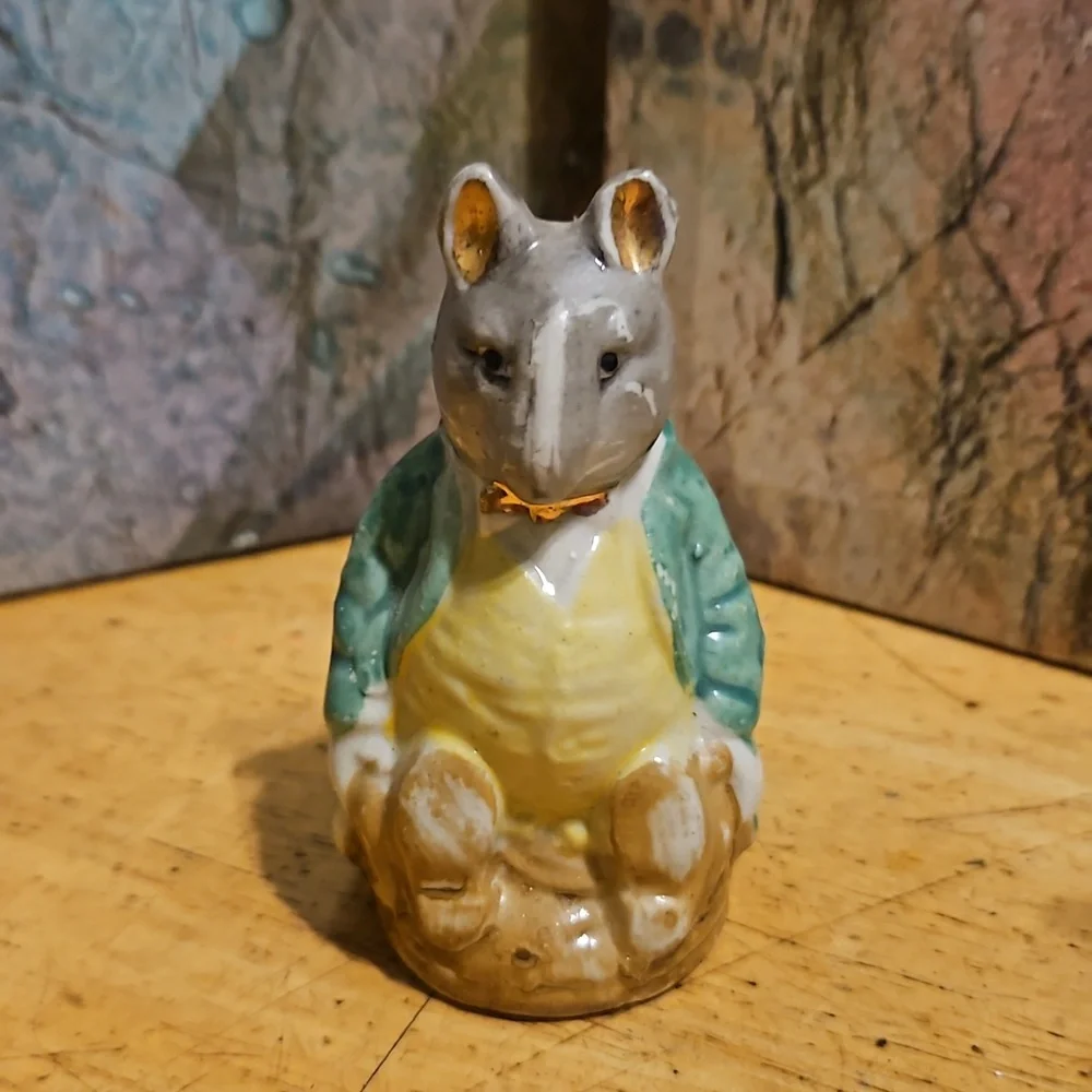 Royal Albert Beatrix Potter- Samuel Whiskers Salt and Pepper Shakers - Picture 2 of 8